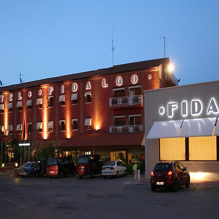Hotel Fidalgo Каламоча Екстериор снимка