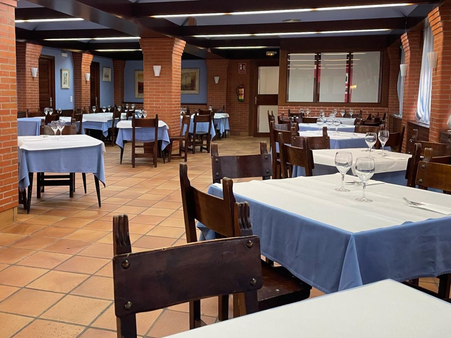 Hotel Fidalgo Каламоча Екстериор снимка