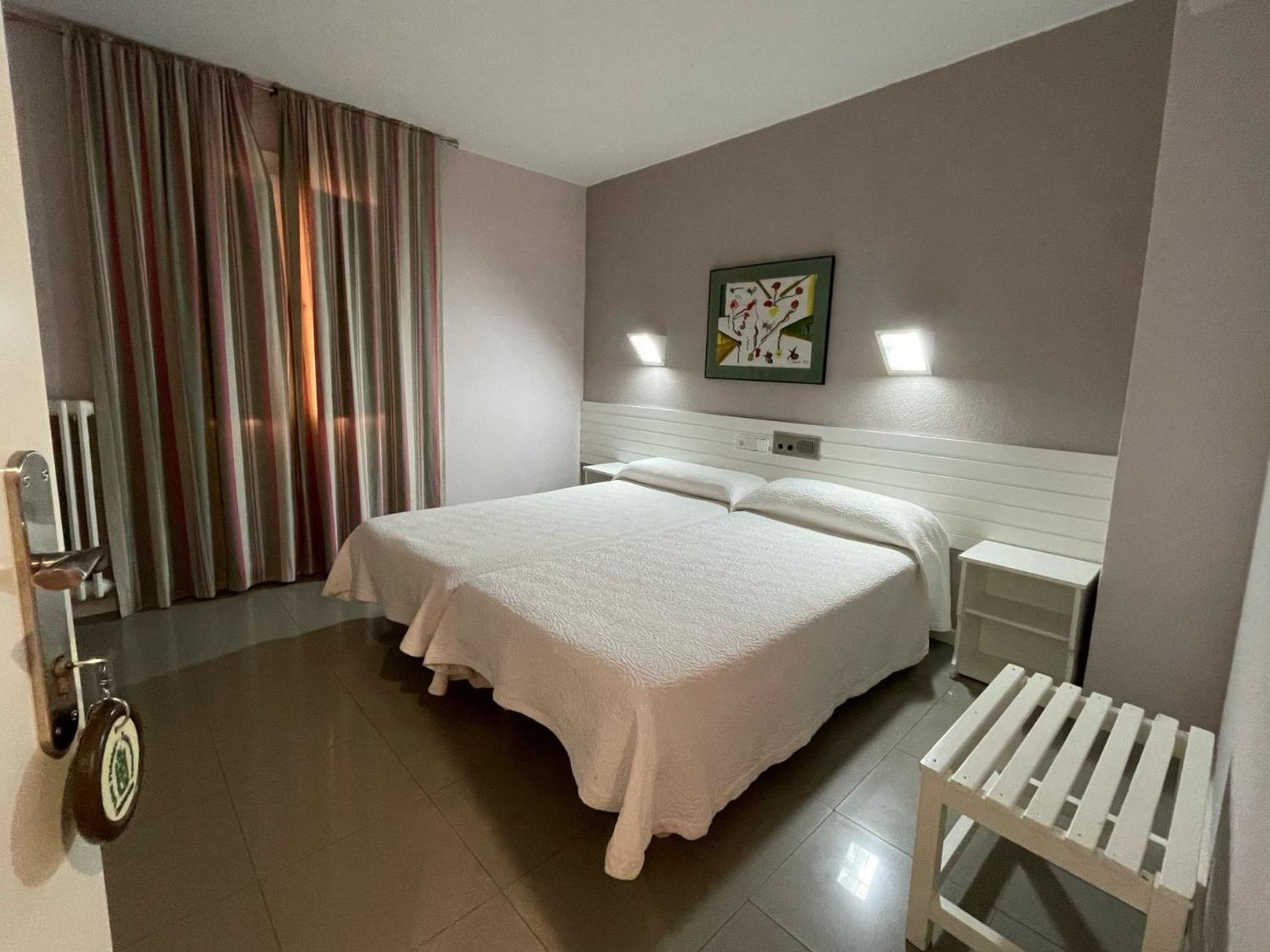 Hotel Fidalgo Каламоча Екстериор снимка