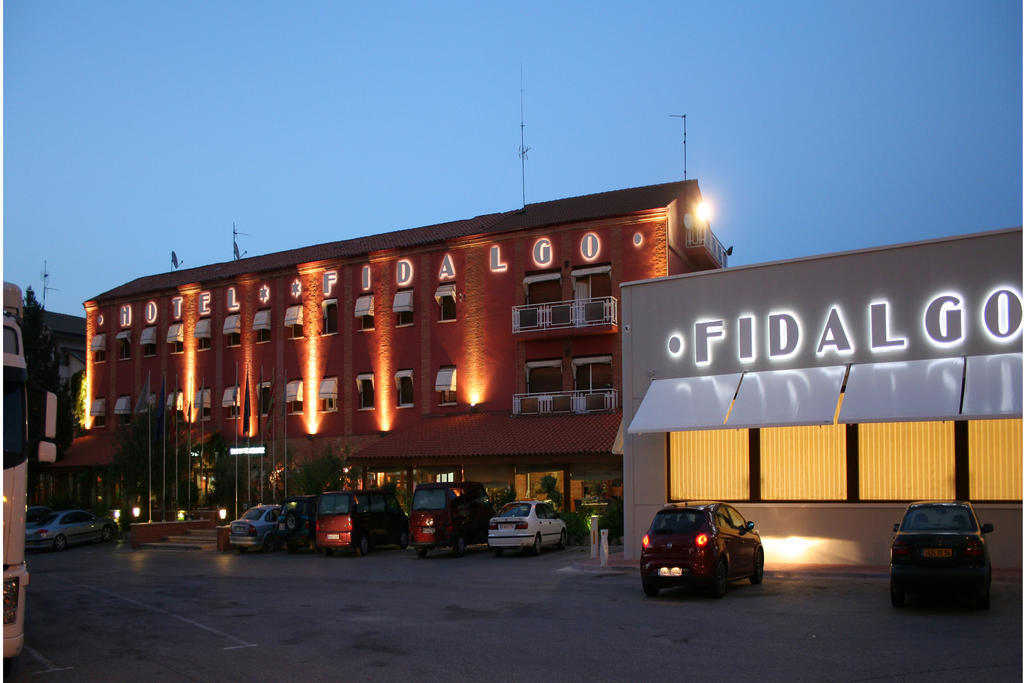 Hotel Fidalgo Каламоча Екстериор снимка