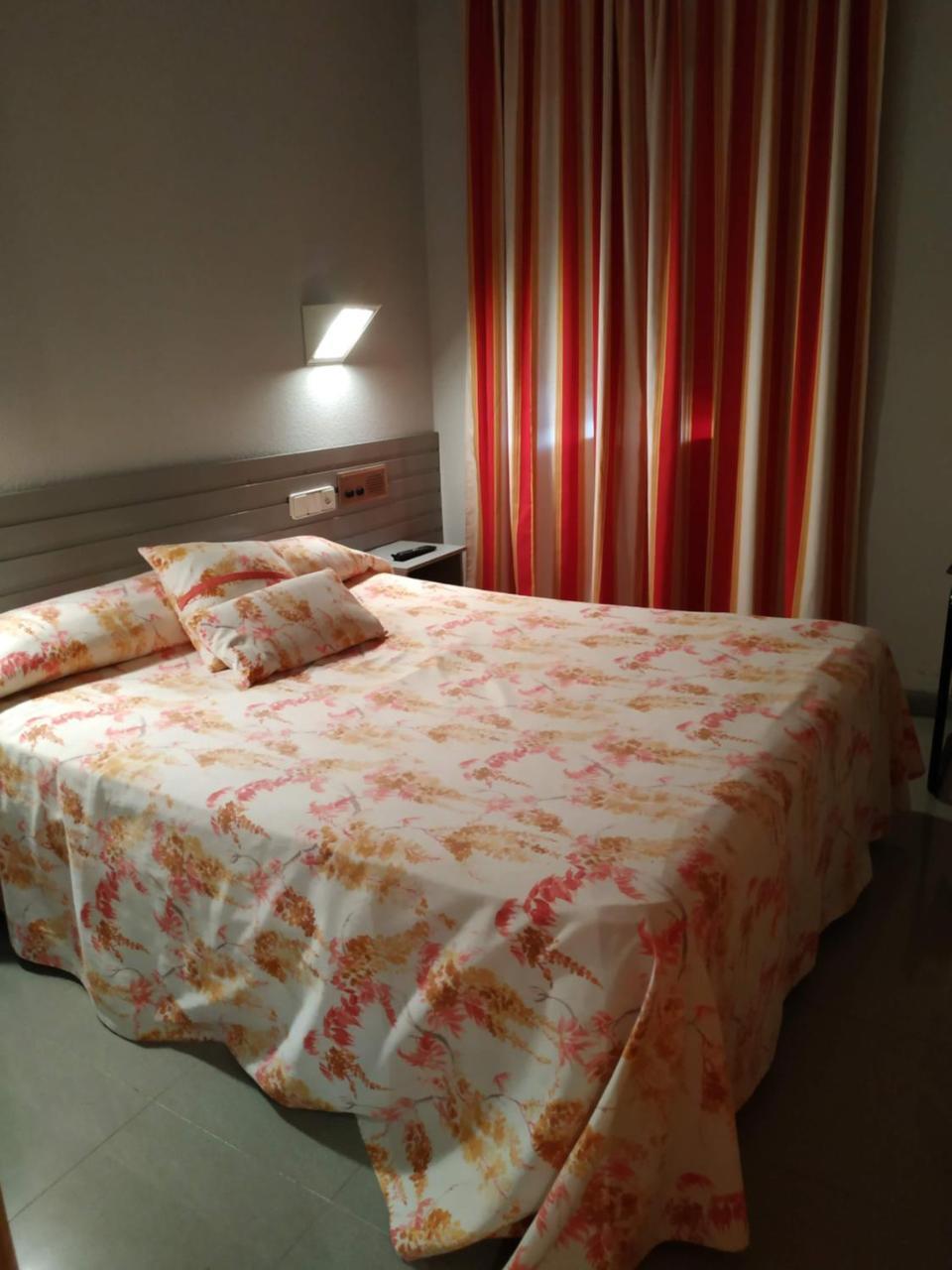 Hotel Fidalgo Каламоча Екстериор снимка