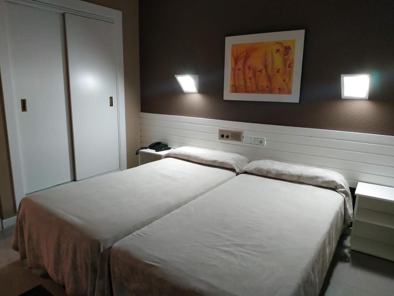Hotel Fidalgo Каламоча Екстериор снимка