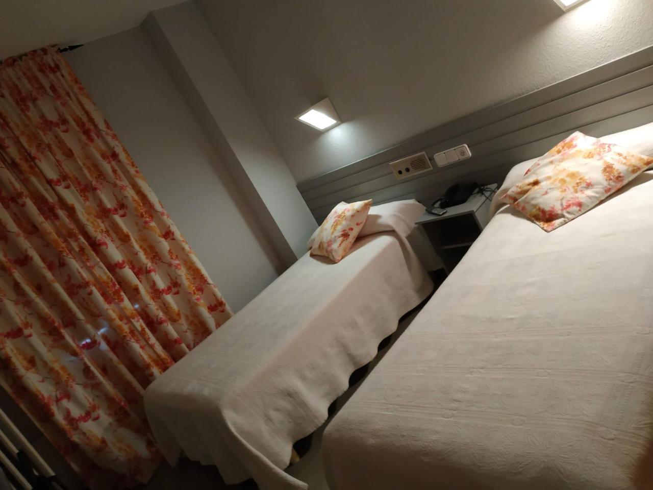 Hotel Fidalgo Каламоча Екстериор снимка