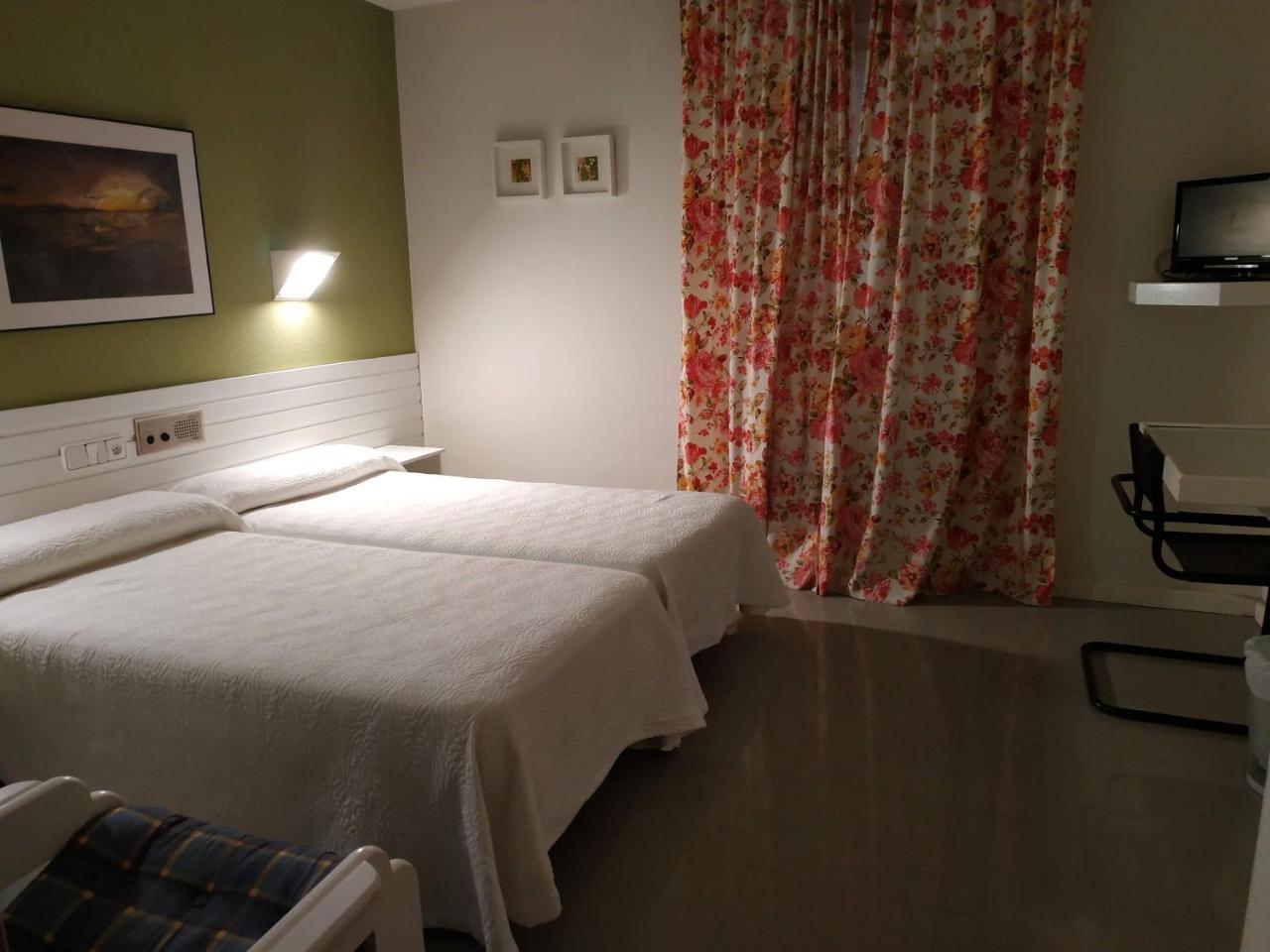 Hotel Fidalgo Каламоча Екстериор снимка